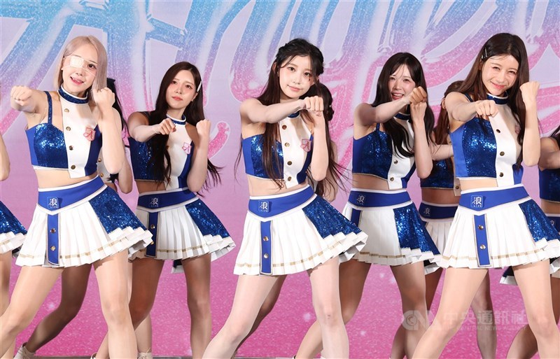 中職富邦悍將專屬啦啦隊Fubon Angels 25日在台北舉辦2026開季媒體發佈會，Angels韓籍成員朴星垠（左起）、南珉貞、李珠珢、李晧禎與李雅英在會上跳全新主題曲。 中央社記者張新偉攝 115年3月25日