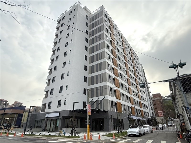 圖為苗栗縣首座社會住宅「明駝好室」。（中央社檔案照片）