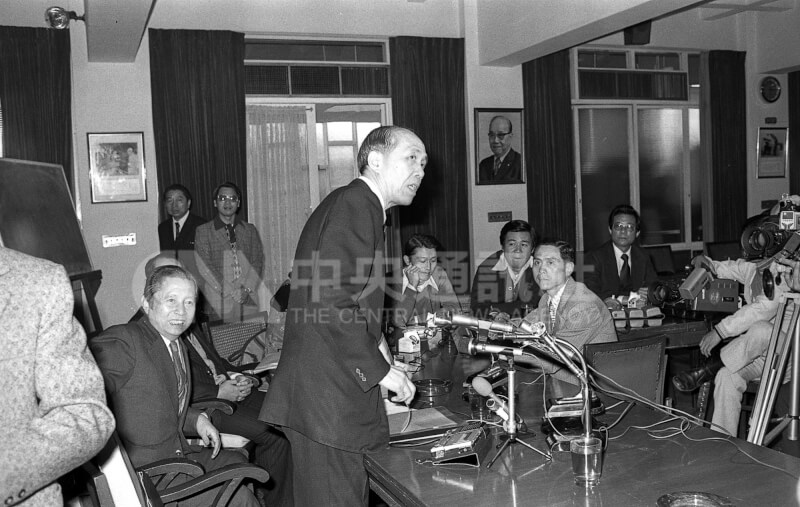 1979年12月29日，台灣電力公司董事長陳蘭皋在台北舉行記者會，宣布電價自1980年1月1日起調整，漲幅平均為百分之18。（中央社檔案照片）