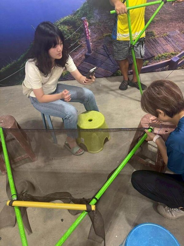 新北市府文化局25日表示，金山磺火捕魚「蹦火仔」為台灣北海岸僅存的百年傳統漁法，文化局自112年起，結合在地漁民與青年，培育導覽與漁法人才，已培訓逾20人，並逐步強化實作能力。（新北市府文化局提供）中央社記者黃旭昇傳真  115年3月25日