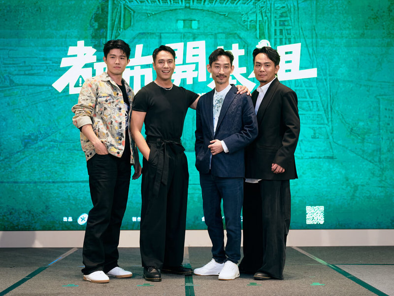 演員張耀仁(左起)、莊凱勛、陳竹昇、楊大正主演客家戲劇「都市開基祖」,詮釋北上都市打拚的捷運工人,在深達30公尺的地底世界用青春與汗水為城市開路。(客家電視台提供)中央社記者洪素津傳真 115年3月26日