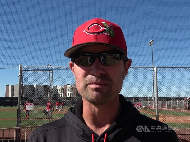 美國職棒辛辛那提紅人隊球員發展總監法瑞爾接受中央社訪問，談台灣好手林盛恩從二刀流轉為專職投手的決策過程。中央社記者林宏翰亞利桑那攝 115年3月26日