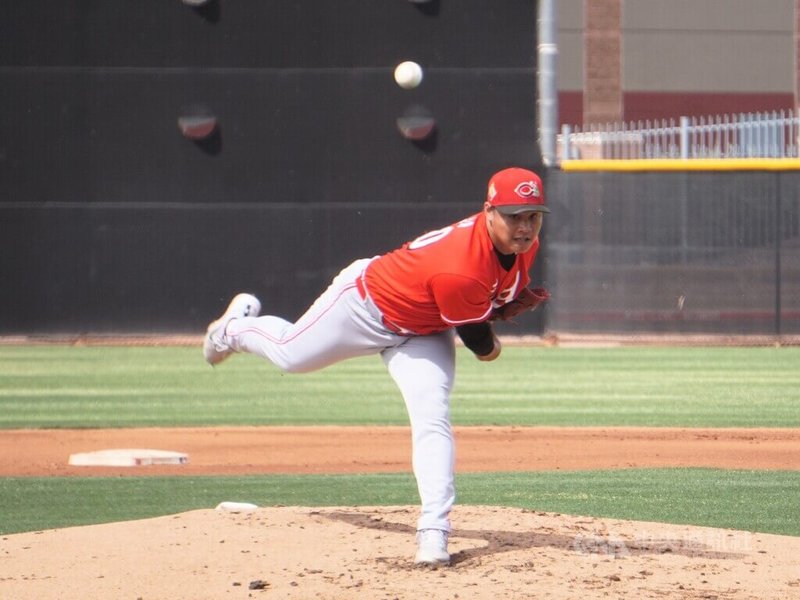 美國職棒辛辛那提紅人隊小聯盟台灣球員林盛恩擁有投手與打者的運動天分，球團經過1年二刀流的培養後，決定專攻投手。中央社記者林宏翰亞利桑那攝 115年3月26日