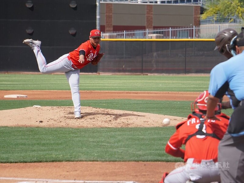 美國職棒辛辛那提紅人隊小聯盟台灣球員林盛恩原本以二刀流養成，去年8月決定專職投手，大聯盟王牌投手葛林扮演心靈導師。中央社記者林宏翰亞利桑那攝 115年3月26日
