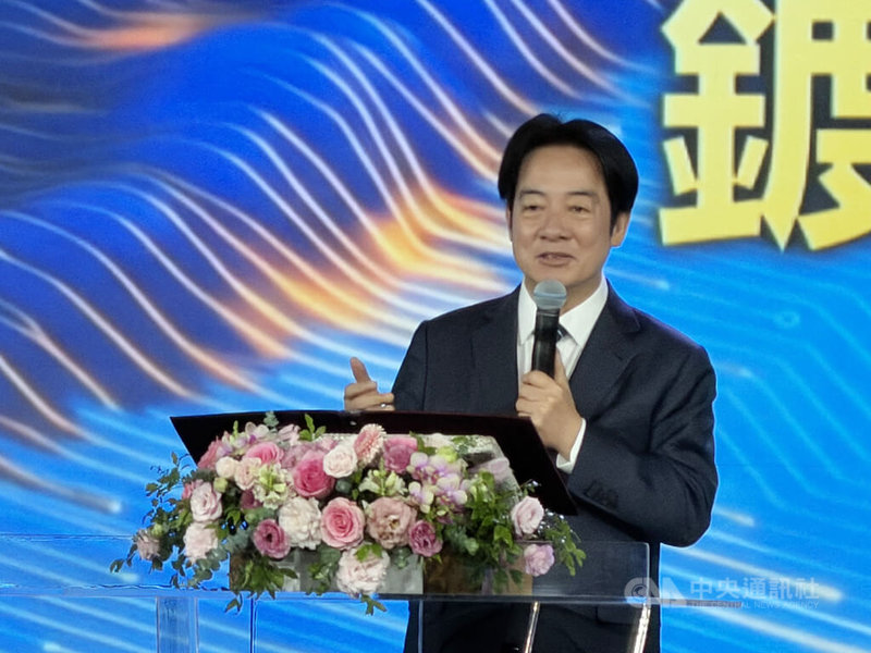 總統賴清德26日出席三立集團「鍍晶的心臟AI之島」國際紀錄片首映暨科技論壇時表示，台灣已融入由美國主導的「非紅供應鏈」，確保未來全球競爭優勢。中央社記者吳家豪攝　115年3月26日