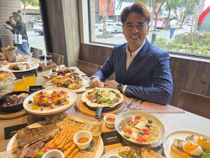 路易莎集團26日宣布併購「傑克兄弟牛排」，路易莎董事長黃銘賢（圖）表示，連鎖餐飲業掀起規模競賽，路易莎持續擴大餐飲版圖。中央社記者江明晏攝　115年3月26日