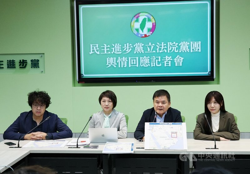 民進黨團幹事長莊瑞雄（右2）26日上午在立法院輿情記者會回應時表示，對於下午的京華城案等判決結果，不便也不妄自揣測，黨團對司法個案的立場，一貫是尊重司法、勿枉勿縱。中央社記者郭日曉攝　115年3月26日