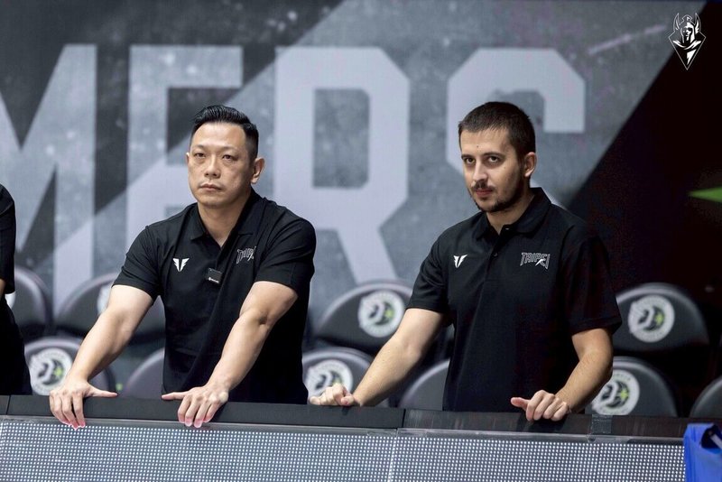 台灣職業籃球大聯盟（TPBL）台北台新戰神26日發出新聞稿，宣布總教練許皓程（左）請辭獲准，接下來將由助理教練米蘭（Milan Stevanovic）（右）接任，成為代理總教練。（台北台新戰神提供）中央社記者黎建忠傳真　115年3月26日