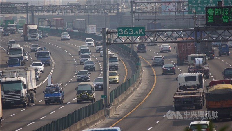 eTag POINTS可折抵國道通行費、停車費。（中央社檔案照片）