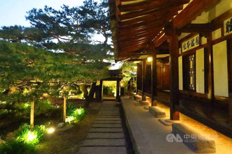 日中關係惡化後，中國遊客紛紛放棄日本轉赴韓國旅遊。韓國計劃針對曾經訪韓的中國遊客，推出「鼓勵重遊」的政策。圖為韓國慶州韓屋風格建築。（中央社檔案照片）