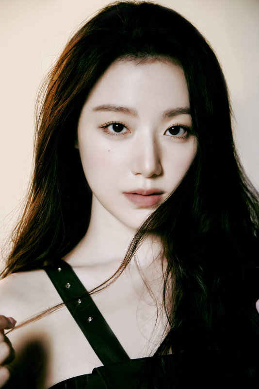 韓國女團i-dle成員舒華（圖）迎來個人首部主演電影「幸福快樂的日子」，她說，期待這次能展現出不同以往的面貌，帶給粉絲們驚喜。（水花電影提供）中央社記者洪素津傳真　115年3月26日