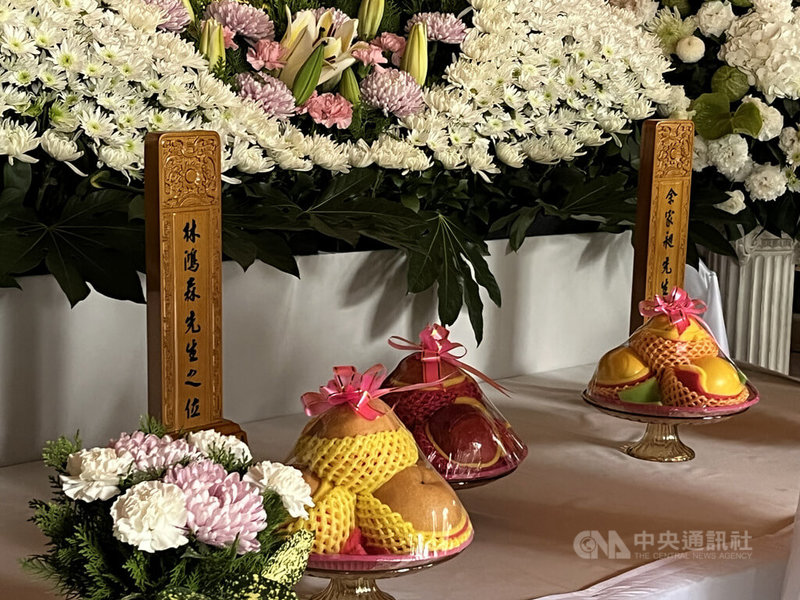 台北市114年發生張文隨機傷人事件,57歲余家昶因挺身制止身亡;花蓮馬太鞍溪堰塞湖溢流釀災,48歲「挖土機超人」林鴻森因救災受傷感染死亡。兩人27日入祀桃園忠烈祠。中央社記者葉臻攝 115年3月27日