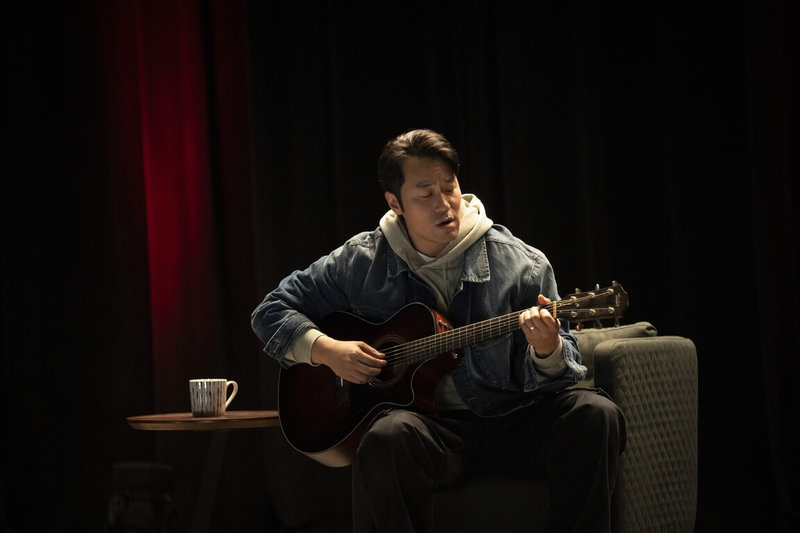 42歲演員張孝全（圖）在新劇「欠妳的那場婚禮」飾演中年過氣歌手，坦言在這個年紀遇到這樣的角色，「不知道是不是有一點真情流露。」（公視提供）中央社記者洪素津傳真　115年3月27日