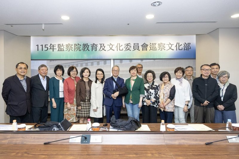 監察院教育及文化委員會27日透過新聞稿指出，召集人、監委葉大華（左8）25日偕同監委在文化部長李遠（左7）陪同下，巡察文化部、台灣戲曲中心等，也關切公視第8屆董監事等議題。（監察院提供）中央社記者賴于榛傳真　115年3月27日