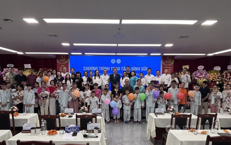 羅慧夫顱顏基金會與長庚醫院團隊除了進行第19次義診行動外,也舉辦醫療個案研討會。河內市立兒童醫院顱顏中心表示,基金會對中心設立提供許多協助。中央社記者曾婷瑄河內攝115年3月27日