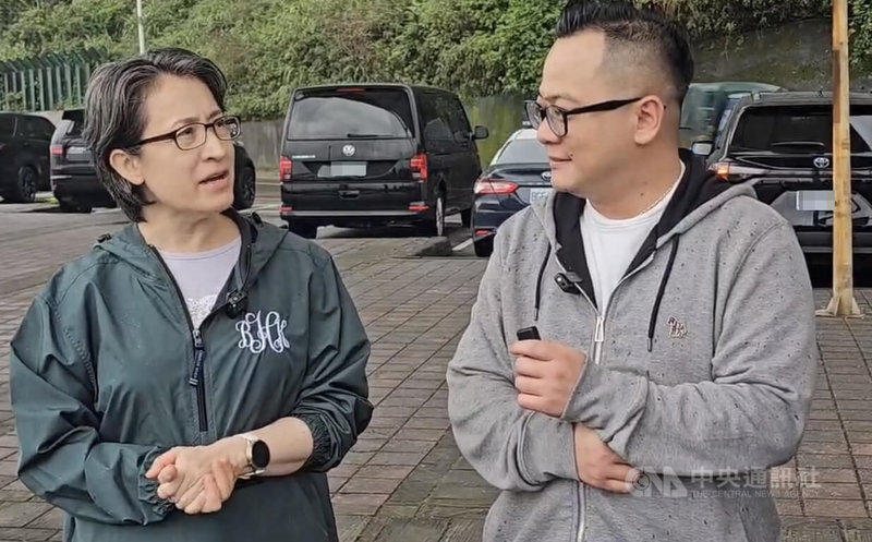 副總統蕭美琴(左)27日走訪基隆,與民進黨基隆市長提名人、議長童子瑋(右)一同前往外木山大頂棚區,童子瑋也表示,希望未來能將YouBike導入基隆,先以外木山作為示範點,並同步改善交通環境與設施。中央社記者王朝鈺攝 115年3月27日