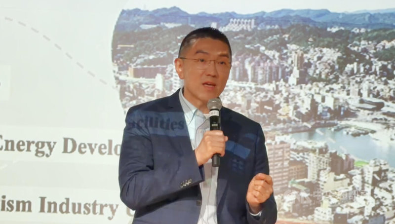 基隆市長謝國樑(圖)27日登上郵輪「太平洋世界號」出席和平座談會,演說時提到基隆就像「台灣的諾曼第」,意指每次軍事衝突總是從基隆開始,所以他非常歡迎這場和平座談在基隆舉辦,帶給他很多思考。中央社記者王朝鈺攝 115年3月27日