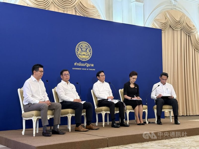 泰國各部會首長出席媒體論壇，說明中東衝突爆發一個月後，全球能源價格波動如何衝擊民眾生活成本，以及政府的應對措施。中央社記者李宗憲曼谷攝　115年3月28日