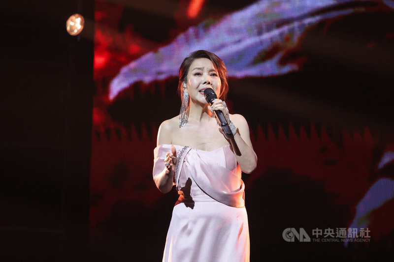 歌手辛曉琪（圖）2026「好好愛 此刻」演唱會28日在台北流行音樂中心盛大登場，為粉絲帶來橫跨多個時期的音樂作品，以多元曲風串連不同世代的共同記憶。中央社記者翁睿坤攝　115年3月28日