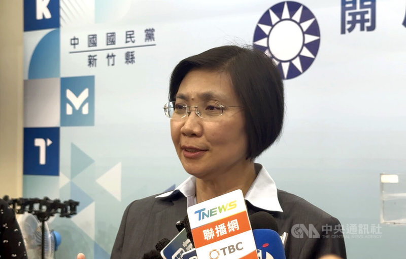 國民黨新竹縣長初選歷經民調與黨員投票，28日晚間公布結果，由立委徐欣瑩勝出。她說，心中只有「謙卑與感謝」5個字，黨內競爭的勝負並非真正的勝負。中央社記者魯鋼駿攝　115年3月28日