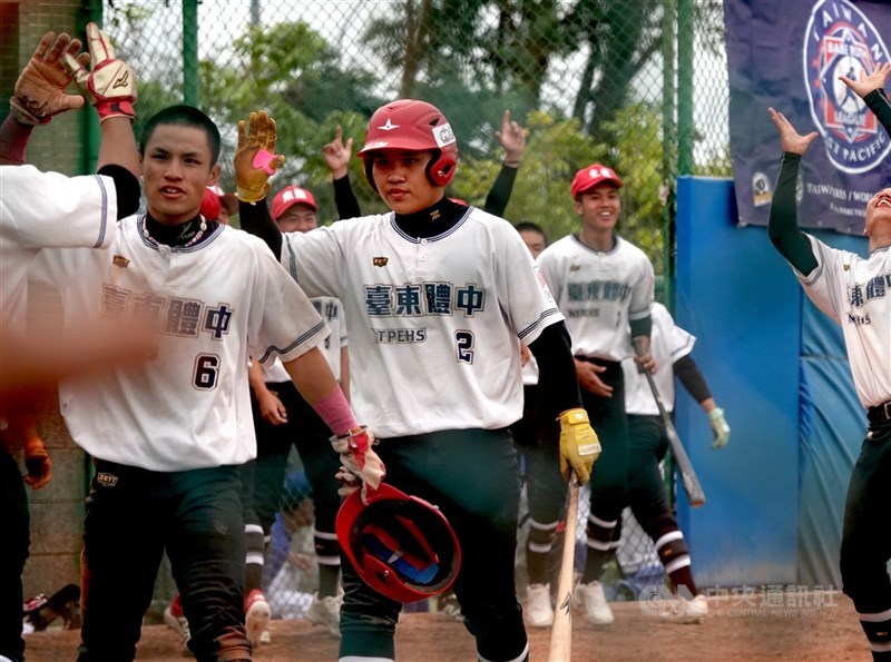 東岸聯盟U18棒球錦標賽將於31日在台東開打、共18隊爭冠，地主台東體中分3隊，盼透過高張力實戰累積經驗，備戰接下來的青棒選拔賽。（中央社檔案照片）