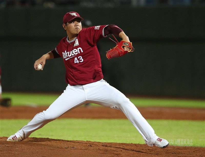 日職樂天金鷲隊投手宋家豪28日一軍中繼登板對歐力士猛牛隊，用球數精簡，僅花8球投完1局、無失分。（中央社檔案照片）