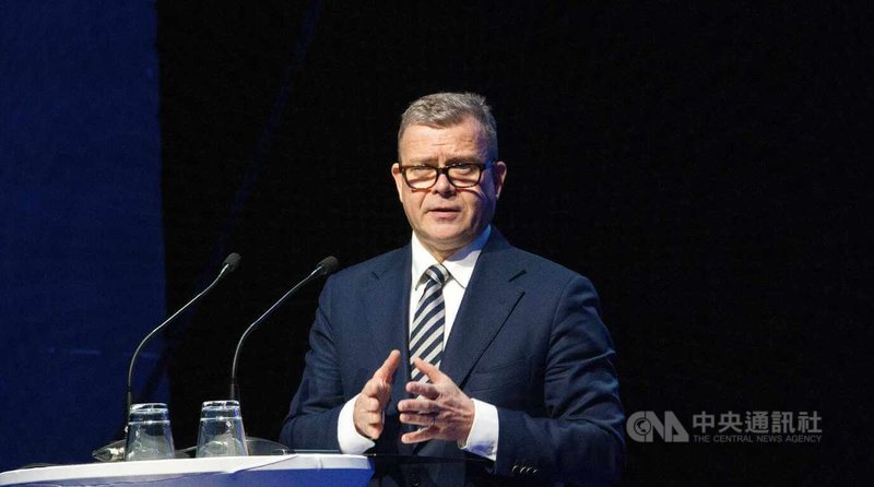 芬蘭總理歐爾波(Petteri Orpo)出席經濟論壇,他在致詞中坦言芬蘭正面臨高失業率挑戰,政府正推動稅制與勞動市場改革,目標是將芬蘭打造為AI時代的科技平台。中央社記者巫祈麟赫爾辛基攝 115年3月28日