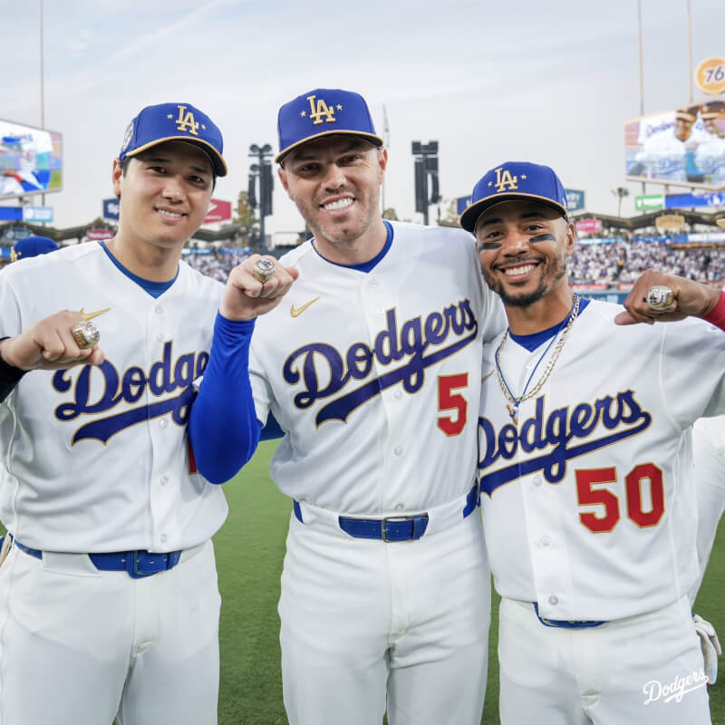 美國職棒大聯盟MLB洛杉磯道奇隊27日頒發紀念2025年賽季達成「世界大賽」2連霸的冠軍戒指。（圖取自x.com/Dodgers）