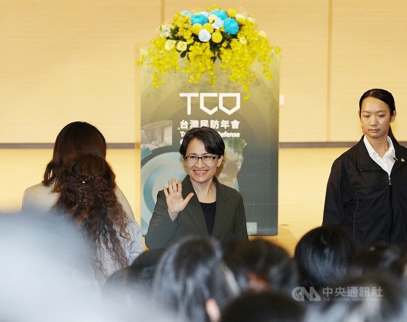 黑熊學院28日舉行「2026台灣民防年會」，副總統蕭美琴（中）出席致詞向與會者揮手致意。中央社記者郭日曉攝 115年3月28日