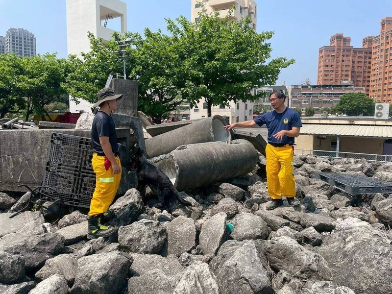 高雄市為提升重大災害應變能力與搜救效能，成立「義勇消防總隊特種搜救大隊搜救犬隊」，是由義消體系編組的搜救犬專責隊伍，象徵人犬協作機制正式納入義消戰力體系，盼強化災害救援能力。（高雄市政府消防局提供）中央社記者張已亷傳真　115年3月29日