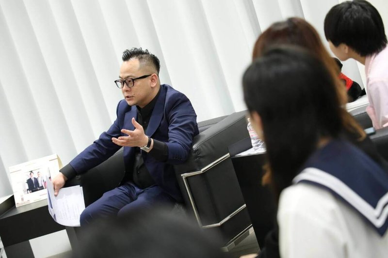 民進黨基隆市長提名人童子瑋（左）29日提出活化空屋4大方向政見，並承諾未來將大力補助閒置空屋活化，邀請青年回鄉築夢，把「空白空間」變成「彩色生活」。（進步基隆辦公室提供）中央社記者王朝鈺傳真 115年3月29日