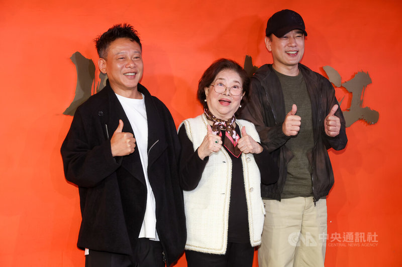 電影「漫長的告別」記者會29日下午在台北舉行，演員王耀慶（右）、陳淑芳（中）、李康生（左）出席記者會宣傳。中央社記者吳家昇攝　115年3月29日