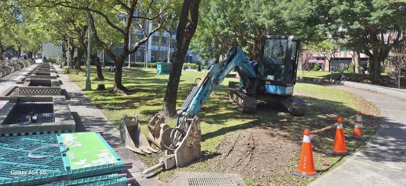 筑樹小丘護樹工作室等護樹團體關注內湖已是台北市「熱區」，捷運東環段工程卻將移除及移植近300株樹，因此前往內科進行問卷調查，多數受訪者都呼籲保留核心老樹。（筑樹小丘護樹工作室提供）中央社記者楊淑閔傳真　115年3月29日