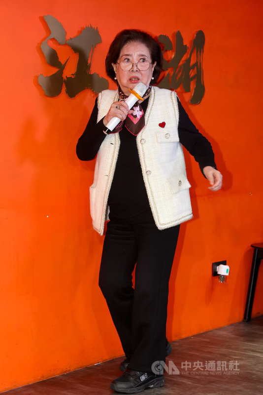 電影「漫長的告別」記者會29日下午在台北舉行，資深演員陳淑芳（圖）演繹一段失智症患者的表演。中央社記者吳家昇攝 115年3月29日