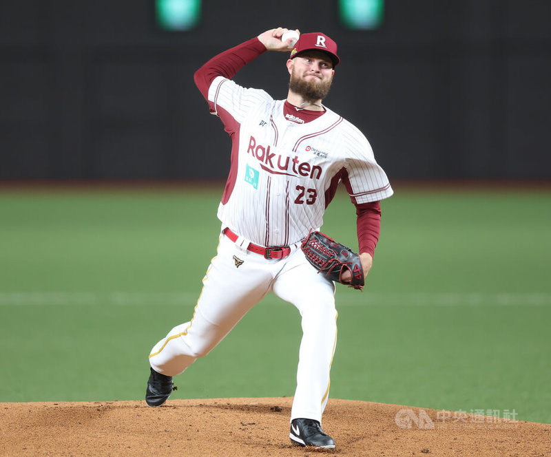 中華職棒樂天桃猿29日在台北大巨蛋出戰味全龍,桃猿隊洋投艾菩樂(Tyler EPPLER)先發登板,對戰老東家。中央社記者張新偉攝 115年3月29日