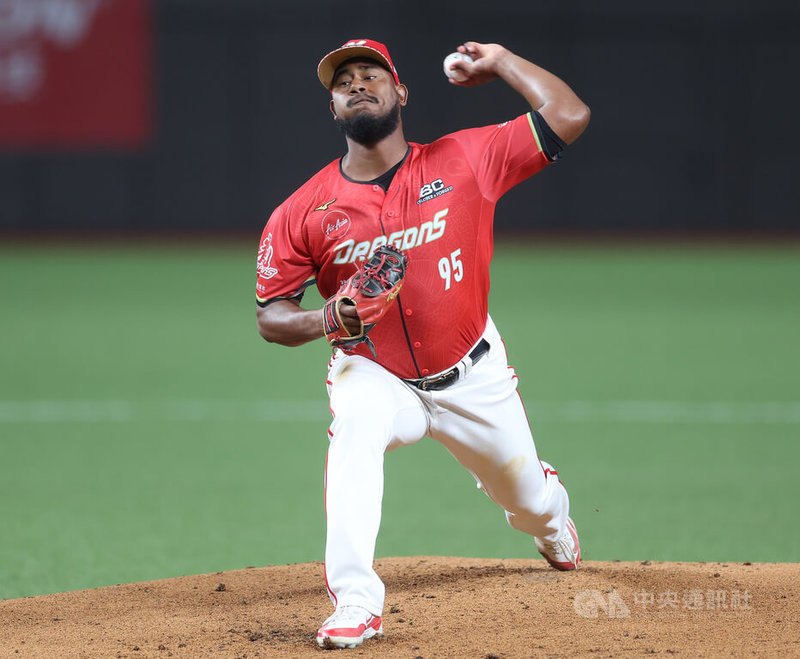 中職樂天桃猿隊29日在台北大巨蛋出戰味全龍隊,味全龍隊派出洋投梅賽鍶(Cristopher MERCEDES)擔任先發投手。中央社記者張新偉攝 115年3月29日