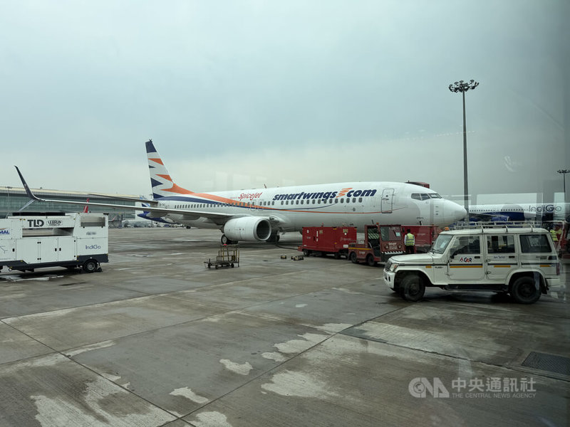 為了確保旅客搭機權益，印度民航總局（DGCA）規定，自4月20日起，印度當地各家航空公司的每個航班，60%的座位需開放給旅客免費預訂。中央社記者李晉緯新德里攝　115年3月30日