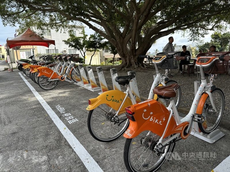 台東縣政府建置公共自行車場站已完成120處，範圍涵蓋台東市區、鹿野、關山、池上、成功與東河（圖），串聯山海城鄉，提升交通便利性。中央社記者李先鳳攝　115年3月30日