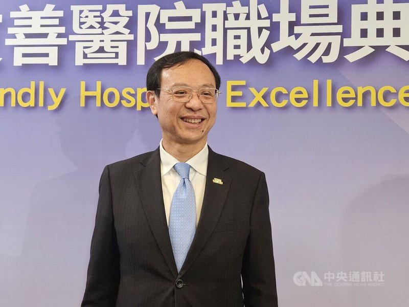 台灣面臨生育率寒冬，產科醫療院所現倒閉潮，衛福部長石崇良（圖）30日宣布，將全面調高生產相關給付費用，挹注逾新台幣10億元，拚今年下半年上路。中央社記者陳婕翎攝　115年3月30日