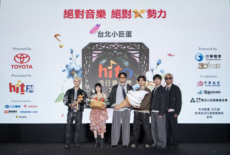 歌手派偉俊（左起）、白安、icyball冰球樂團30日出席「2026 hito流行音樂獎」啟動記者會，他們齊聚祝福hito流行音樂獎頒獎典禮順利圓滿。（Hit Fm聯播網提供）中央社記者洪素津傳真　115年3月30日