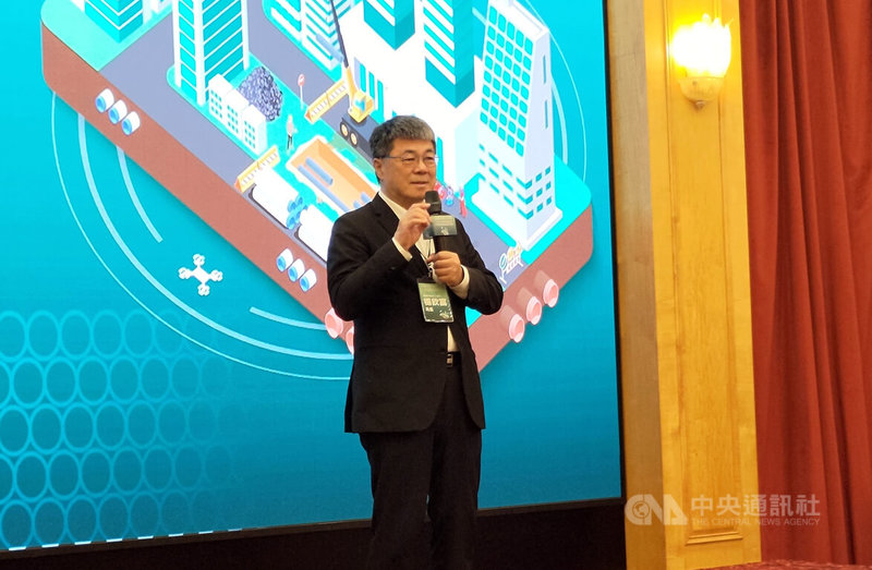 高雄市政府工務局30日舉辦「114年高雄市道路挖掘管理暨共同管道業務推動成果發表會」，工務局長楊欽富（圖）出席致詞及發表專題演講。中央社記者蔡孟妤攝　115年3月30日