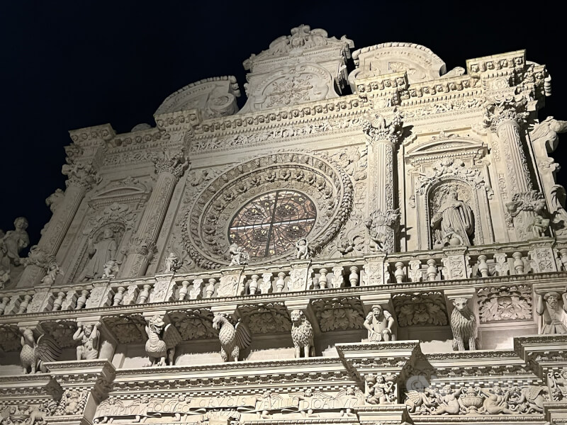 Ciclonica路線起點是享有「巴洛克之都」美譽的古城萊切(Lecce),也是知名觀光景點,圖為城內教堂外觀華麗建築。中央社記者黃雅詩薩倫托攝 115年3月30日