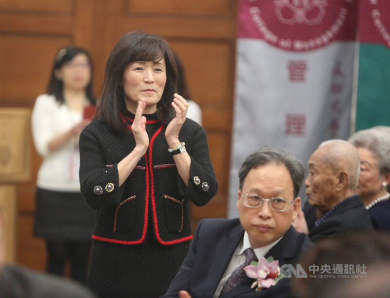 國立成功大學首位女校長蘇慧貞（左）。（中央社檔案照片）