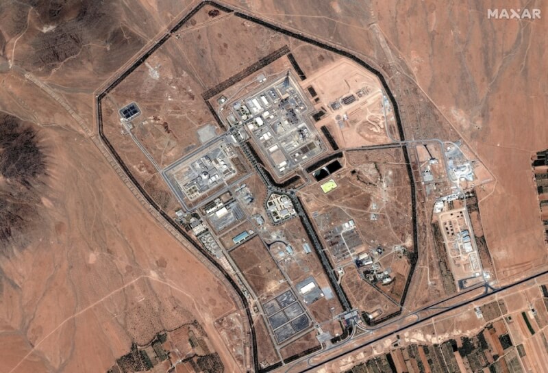 圖為去年6月19日伊朗阿拉克重水廠衛星影像。（Maxar Technologies/Handout via 路透社）