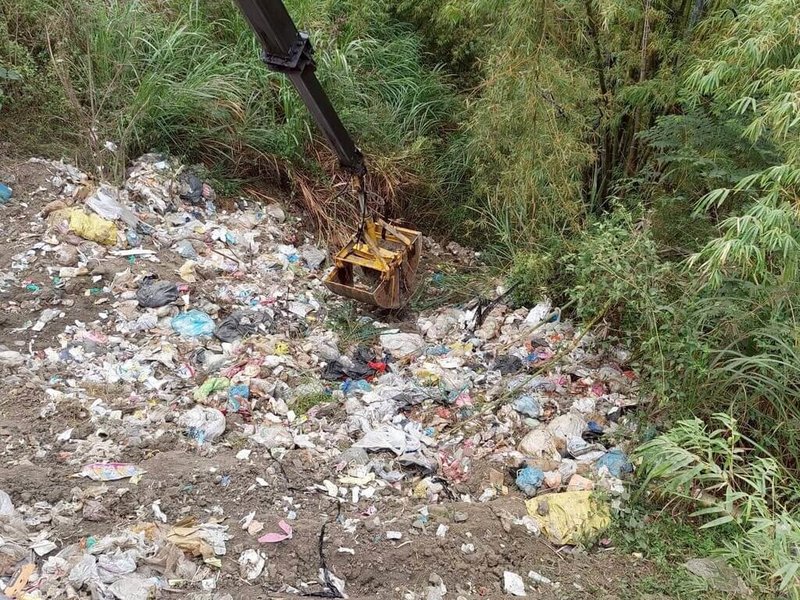 橋頭地檢署偵辦高雄市岡山區碧紅里長李有財等人涉犯廢棄物清理法案件，發現李有財涉嫌與他人共同組成結構性犯罪組織，於高雄月世界、田寮區等山坡地非法棄置233噸廢棄物，經偵查終結，依法提起公訴。（橋頭地檢署提供）中央社記者張已亷傳真　115年3月31日