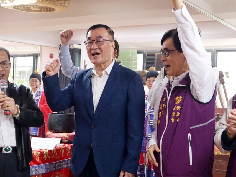 國民黨新北市長參選人李四川（前右2）31日參加新北市道教會活動，他表示，宗教是社會最穩定的力量，每當社會遇到災難或疾病，信仰就是民眾最大的精神寄託。（李四川辦公室提供）中央社記者黃旭昇傳真  115年3月31日