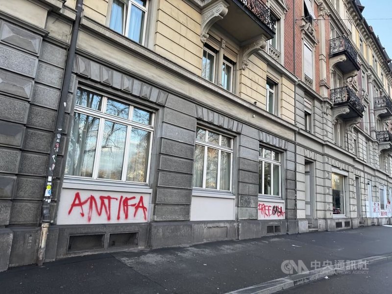 瑞士智庫民調顯示，民眾安全憂慮主要來自國內犯罪、社會兩極化與對政府信任流失。過去幾年即使是和平遊行的活動，也可能發展成暴力事件，破壞公物與店家，令民眾感到不安。中央社記者郭芳君蘇黎世攝　115年3月31日