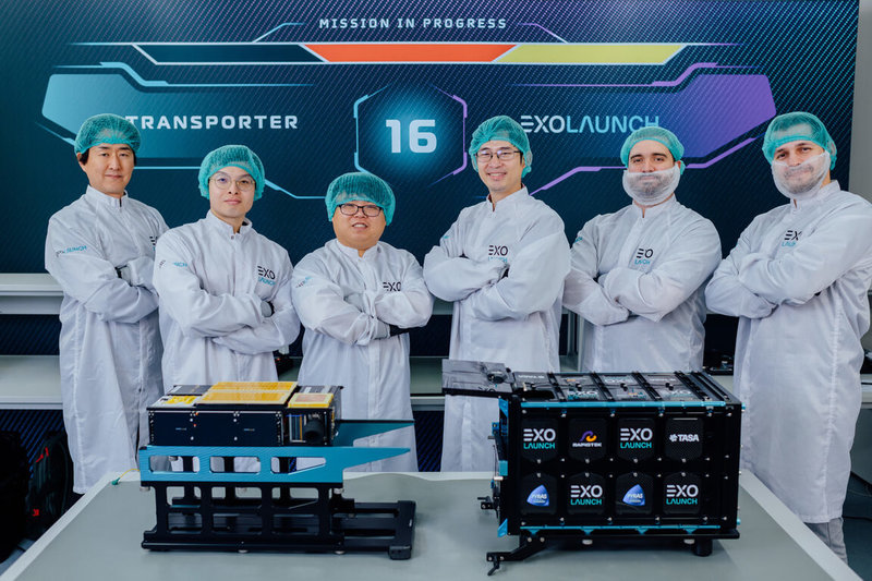 網通廠鐳洋科技31日宣布受國家太空中心（TASA）委託、與工研院合作開發的8U物聯網立方衛星「黑鳶2號（Black Kite-2）」，於台灣時間30日晚間9時28分，自美國加州范登堡太空軍基地搭乘SpaceX獵鷹9號火箭（Falcon 9）Transporter-16航班成功發射，並順利進入軌道。（鐳洋科技提供）中央社記者潘智義傳真　115年3月31日