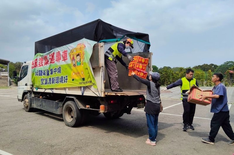 清明連續假期將至，桃園市政府環境管理處表示，除4月5日週日依往例停收，其餘都正常收運，民眾如果有紙錢清運的需求，可電洽各地清潔隊聯繫調派專車載運，市府也配合環境部推廣集中燒、適量燒及替代燒的「新紙錢三燒」理念。（桃園市政府環境管理處提供）中央社記者吳睿騏桃園傳真　115年3月31日