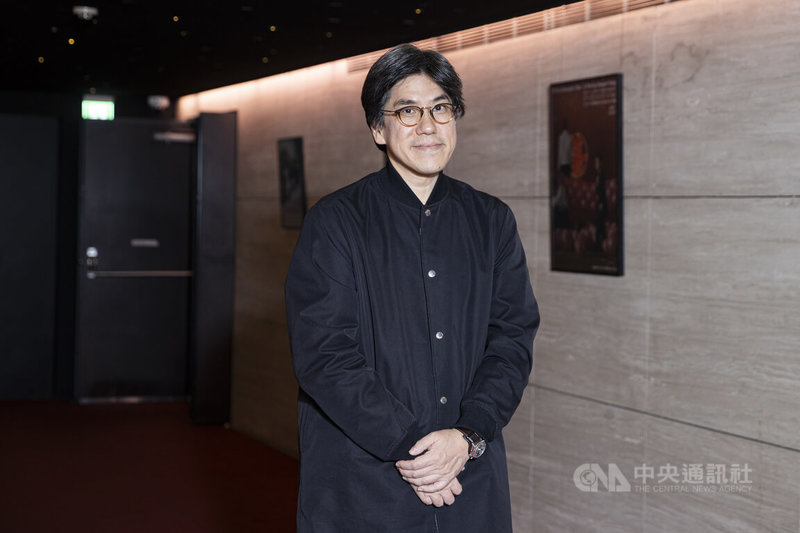 作家馬世芳（圖）把著作變成電視節目，每一集都找不同來賓來分享，其中一集更找來藝人曾寶儀分享叉燒，曾寶儀表示那一口口的叉燒是她的童年回憶。中央社記者鄭清元攝　115年3月31日